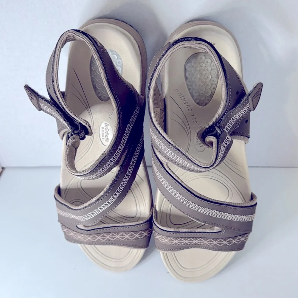 Dr Scholl’s Gel Cushion Women's Gray Sandals  Size 7.5 Velcro Closure - Picture 9 of 10